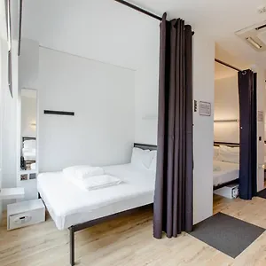 radzone-hostel.singapore-best-hotels.net/